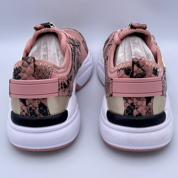 Guess GBG Women's Shoe Jimmy Lace-up Sneakers Pink Digital Camo Size 5 M US - Picture 4 of 7